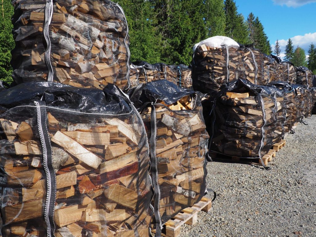 koivuklapeja polttopuuksi