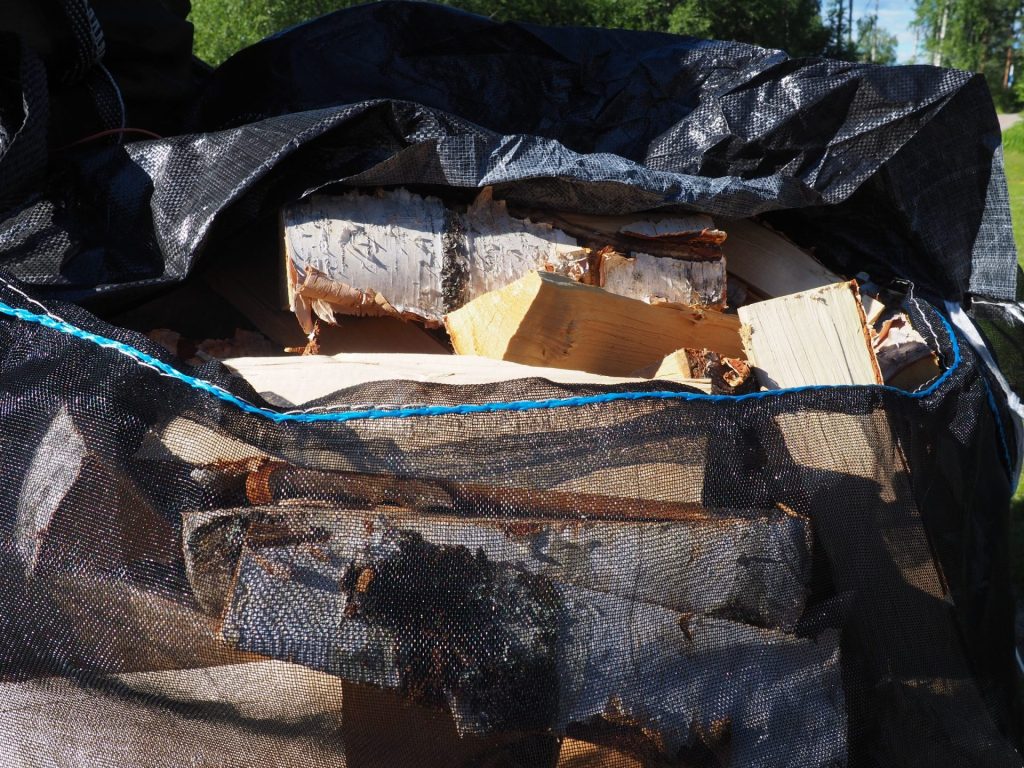 koivuklapeja polttopuuksi