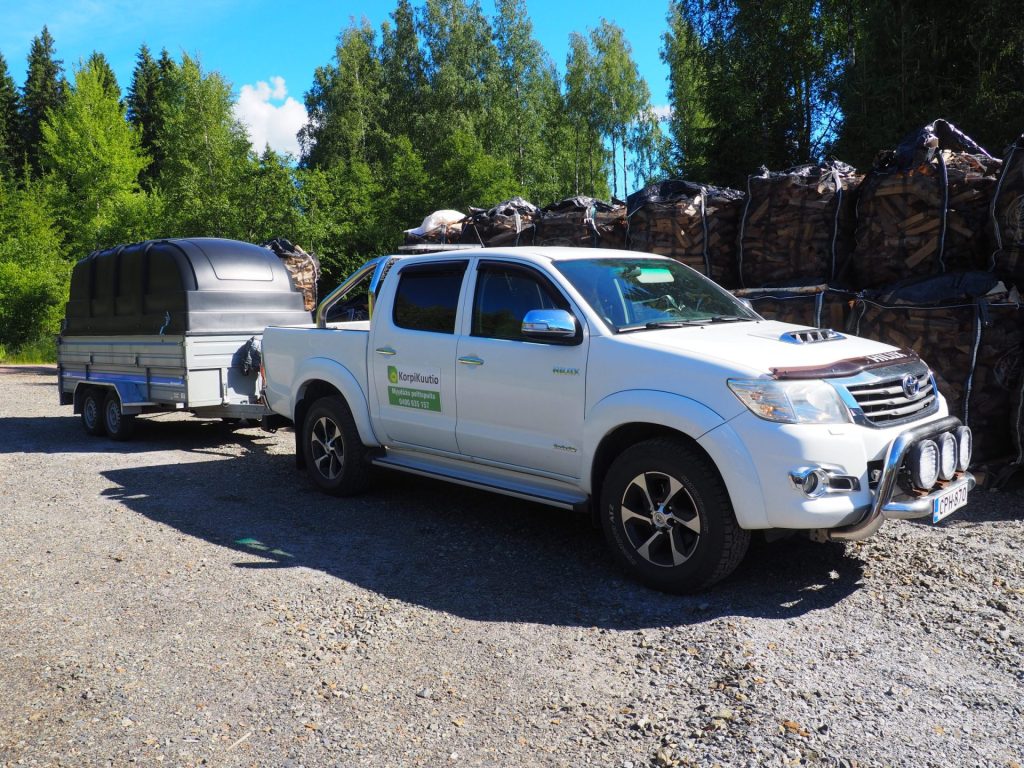 polttopuiden toimitus ja kuljetus